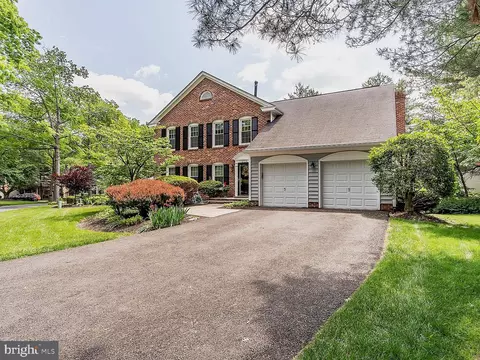 9016 Nesbit Ct, Gaithersburg, MD 20886