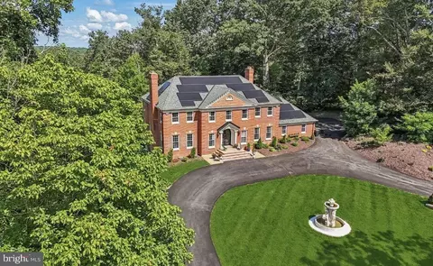 10900 Tara Rd, Potomac, MD 20854