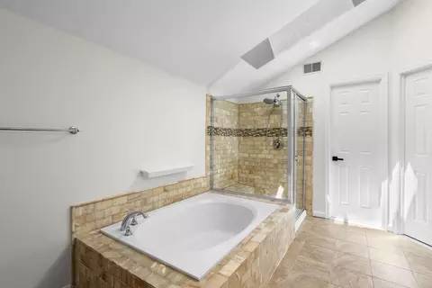 Bath - 2040 Westchester Dr, Silver Spring, MD 20902 photo 3 of 7