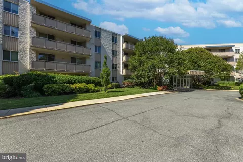 7501 Democracy Blvd #B-218, Bethesda, MD 20817
