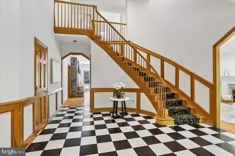 11720 Glen Ct, Potomac, MD 20854