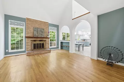Living - 15802 Radwick Ln, Silver Spring, MD 20906 photo 2 of 4