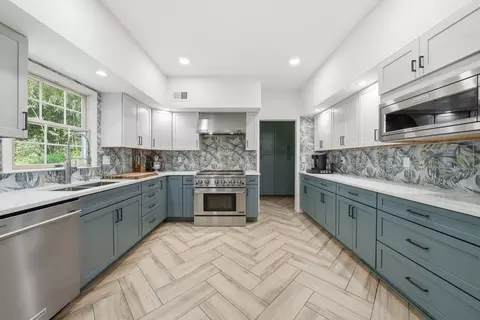 Kitchen - 15802 Radwick Ln, Silver Spring, MD 20906 photo 3 of 4