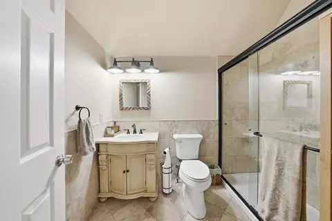 Bath - 15802 Radwick Ln, Silver Spring, MD 20906 photo 5 of 8