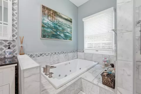 Bath - 15802 Radwick Ln, Silver Spring, MD 20906 photo 2 of 8