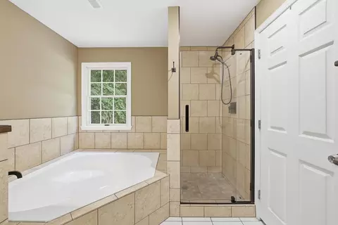 Bath - 15802 Radwick Ln, Silver Spring, MD 20906 photo 7 of 8