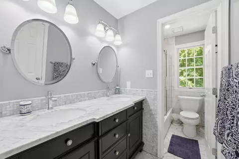 Bath - 15802 Radwick Ln, Silver Spring, MD 20906 photo 4 of 8