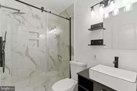 Bath - 1511 Crest Rd, Silver Spring, MD 20902 photo 2 of 6