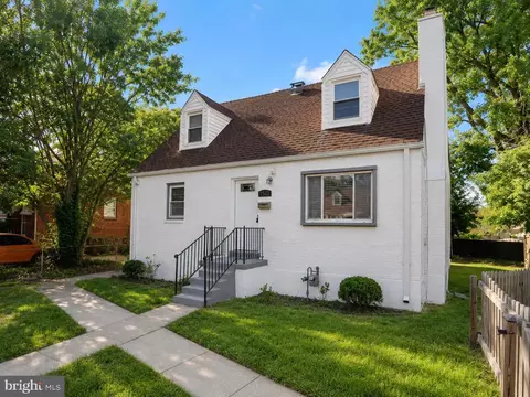 Exterior - 1511 Crest Rd, Silver Spring, MD 20902 photo 4 of 5