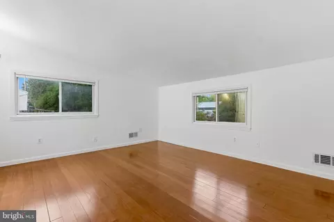 Living - 1511 Crest Rd, Silver Spring, MD 20902 photo 6 of 7