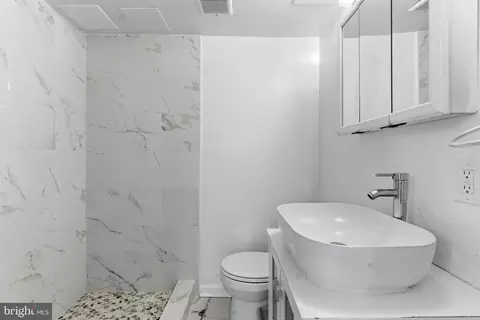 Bath - 1511 Crest Rd, Silver Spring, MD 20902 photo 3 of 6