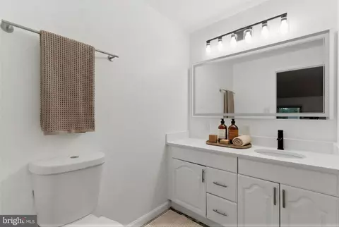 Bath - 1511 Crest Rd, Silver Spring, MD 20902 photo 1 of 6