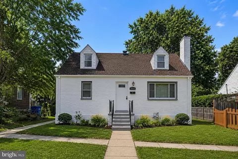 Exterior - 1511 Crest Rd, Silver Spring, MD 20902 photo 3 of 5