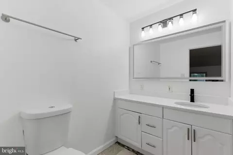 Bath - 1511 Crest Rd, Silver Spring, MD 20902 photo 4 of 6