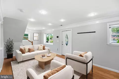 Living - 2507 Weisman Rd, Silver Spring, MD 20902 photo 2 of 8