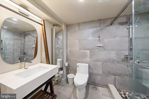 Bath - 404 Lexington Dr, Silver Spring, MD 20901 photo 5 of 7