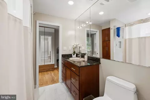 Bath - 404 Lexington Dr, Silver Spring, MD 20901 photo 3 of 7