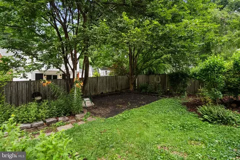 Exterior - 404 Lexington Dr, Silver Spring, MD 20901 photo 5 of 7