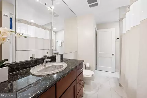 Bath - 404 Lexington Dr, Silver Spring, MD 20901 photo 4 of 7