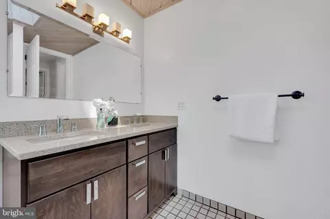 Bath - 2418 Forest Glen Rd, Silver Spring, MD 20910 photo 1 of 2
