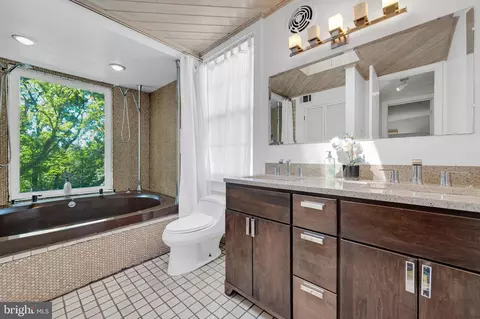 Bath - 2418 Forest Glen Rd, Silver Spring, MD 20910 photo 2 of 2