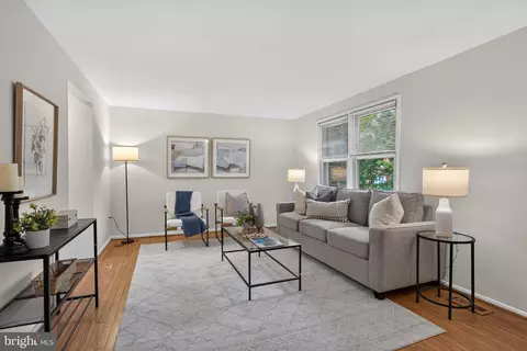 Living - 13219 Black Walnut Ct, Silver Spring, MD 20906 photo 4 of 4