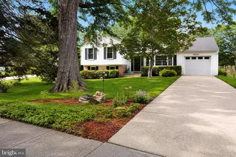 2518 Lindley Ter, Rockville, MD 20850