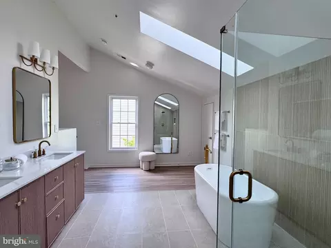 Bath - 2045 Westchester Dr, Silver Spring, MD 20902 photo 7 of 8