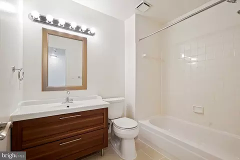 Bath - 2045 Westchester Dr, Silver Spring, MD 20902 photo 2 of 8