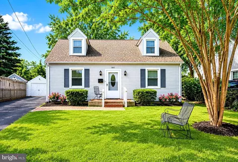 1011 Paul Dr, Rockville, MD 20851