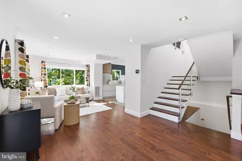 Entry Way - 630 Potomac Ave, Silver Spring, MD 20910 photo 3 of 10