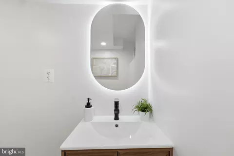 Bath - 630 Potomac Ave, Silver Spring, MD 20910 photo 8 of 8