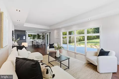 Living - 630 Potomac Ave, Silver Spring, MD 20910 photo 3 of 5