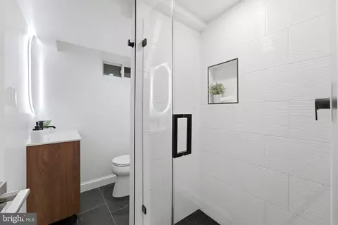 Bath - 630 Potomac Ave, Silver Spring, MD 20910 photo 4 of 8