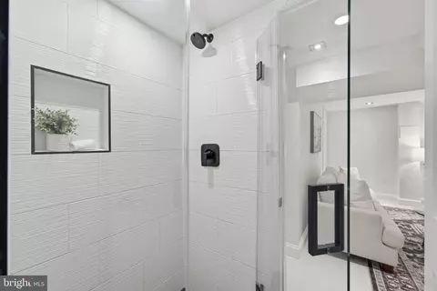 Bath - 630 Potomac Ave, Silver Spring, MD 20910 photo 7 of 8