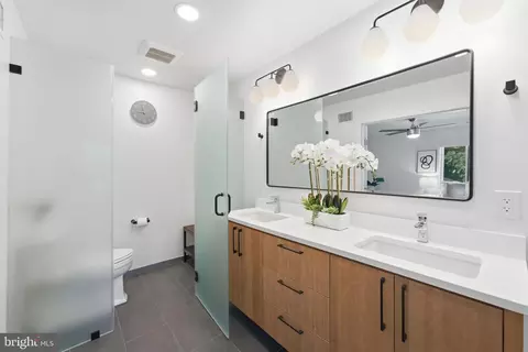 Bath - 630 Potomac Ave, Silver Spring, MD 20910 photo 5 of 8