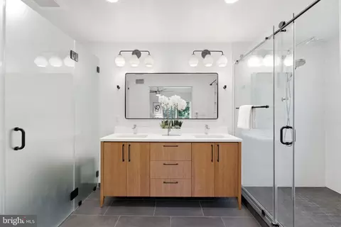 Bath - 630 Potomac Ave, Silver Spring, MD 20910 photo 2 of 8