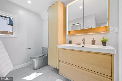 Bath - 12717 Holdridge Rd, Silver Spring, MD 20906 photo 12 of 14