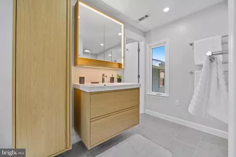 Bath - 12717 Holdridge Rd, Silver Spring, MD 20906 photo 13 of 14