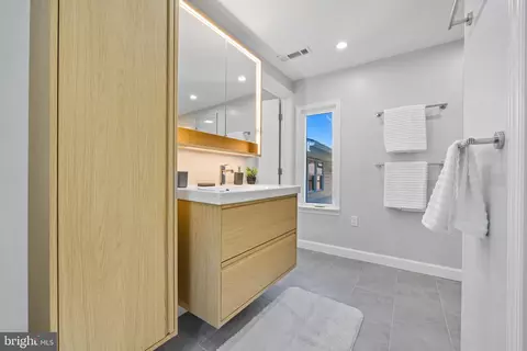 Bath - 12717 Holdridge Rd, Silver Spring, MD 20906 photo 9 of 14