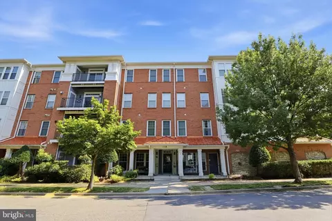 110 Chevy Chase St #207, Gaithersburg, MD 20878