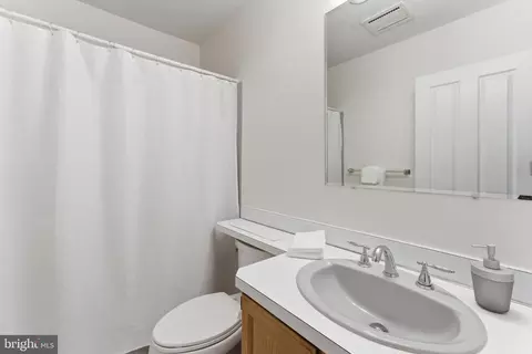 Bath - 2100 Edgewater Pkwy, Silver Spring, MD 20903 photo 2 of 4