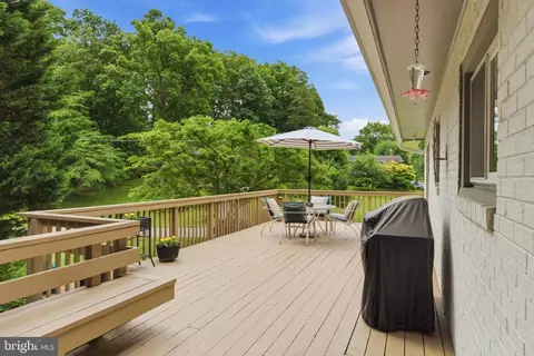 Exterior - 2100 Edgewater Pkwy, Silver Spring, MD 20903 photo 5 of 7