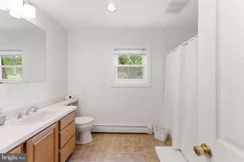 Bath - 2100 Edgewater Pkwy, Silver Spring, MD 20903 photo 4 of 4