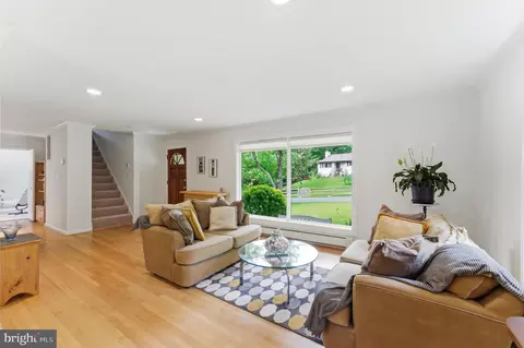Living - 2100 Edgewater Pkwy, Silver Spring, MD 20903 photo 1 of 6