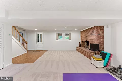 Living - 2100 Edgewater Pkwy, Silver Spring, MD 20903 photo 6 of 6