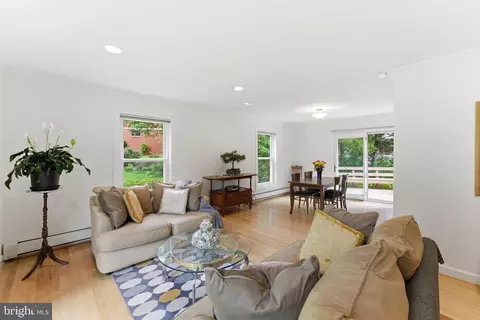 Living - 2100 Edgewater Pkwy, Silver Spring, MD 20903 photo 2 of 6