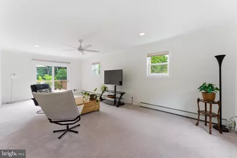 Living - 2100 Edgewater Pkwy, Silver Spring, MD 20903 photo 4 of 6