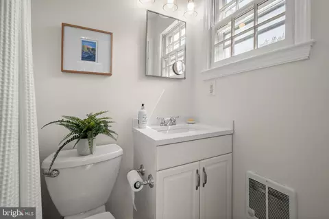 Bath - 2110 Dayton St, Silver Spring, MD 20902 photo 2 of 3