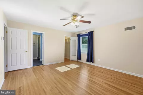 Bedroom - 14905 Cobblestone Dr, Silver Spring, MD 20905 photo 4 of 5